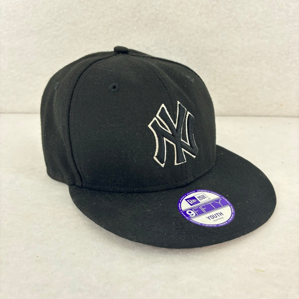 New Era 9FIFTY Snapback Hat Youth Black White New York Yankees MLB Cap